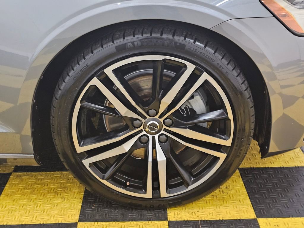 Used 2019 Volvo S60 T5 R-Design image 9
