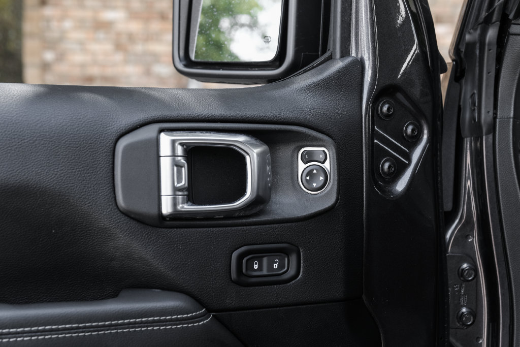 Used 2023 Jeep Wrangler Unlimited Sahara w/ LED Lighting Group AWD/4WD image 57