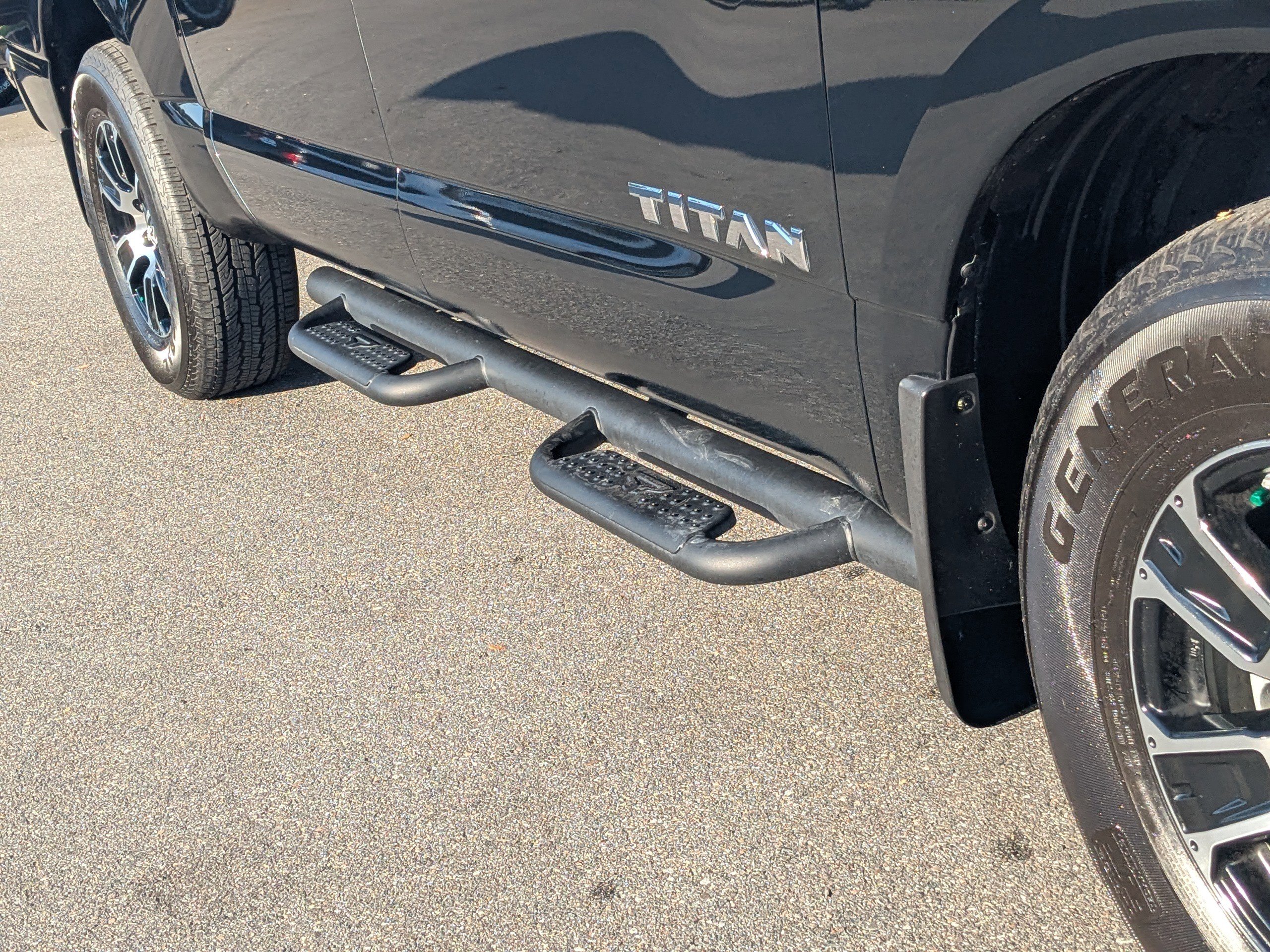 Used 2023 Nissan Titan SV w/ SV Convenience Package image 11