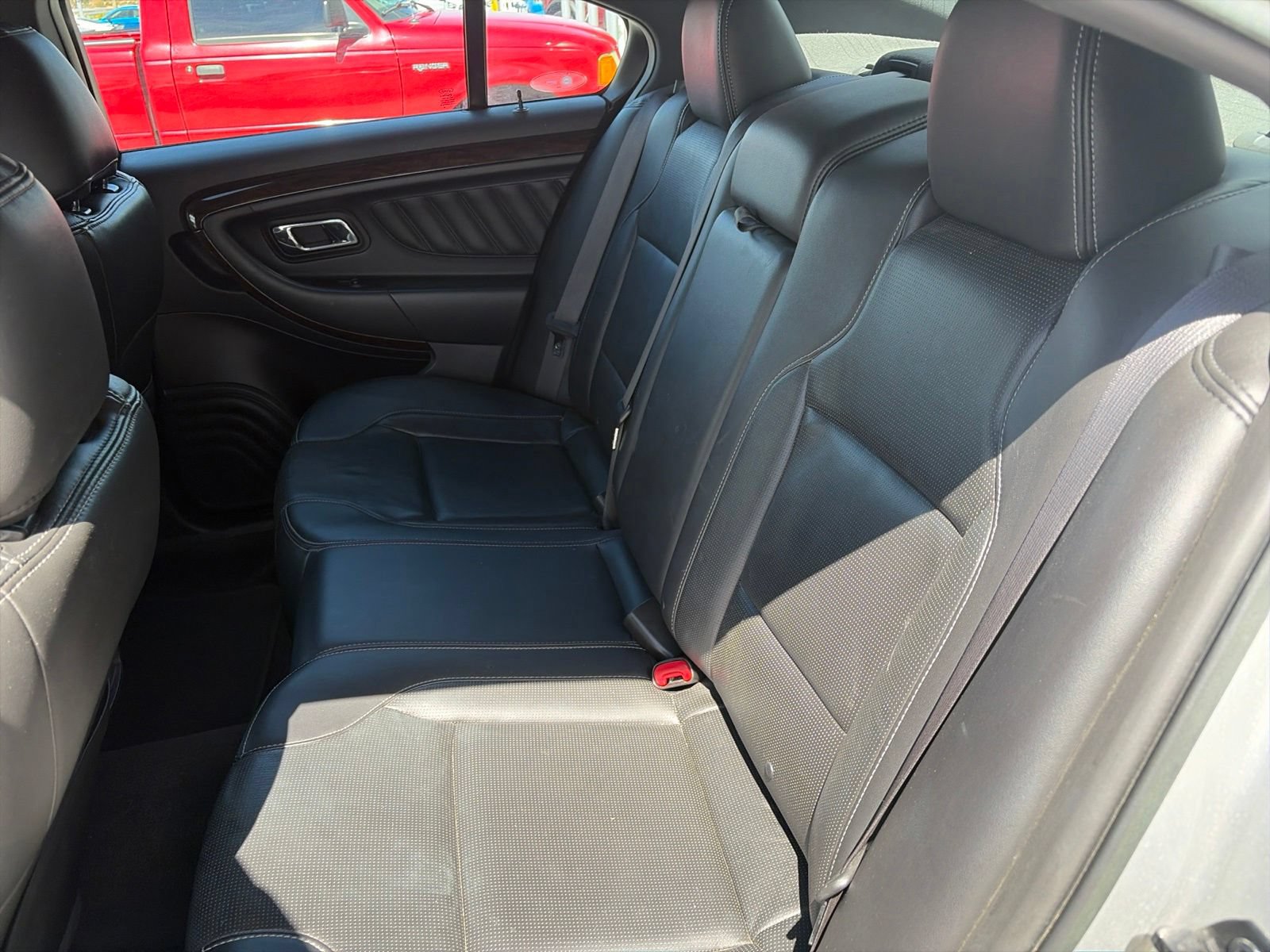 Used 2016 Ford Taurus Limited FWD image 10