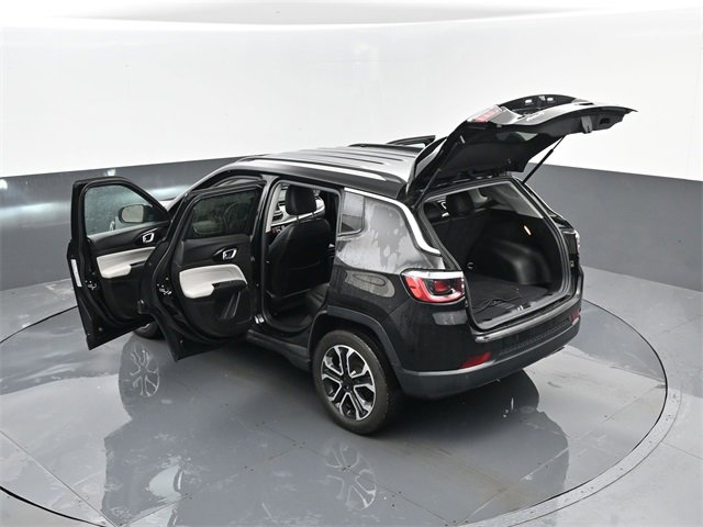 Used 2022 Jeep Compass Limited image 27