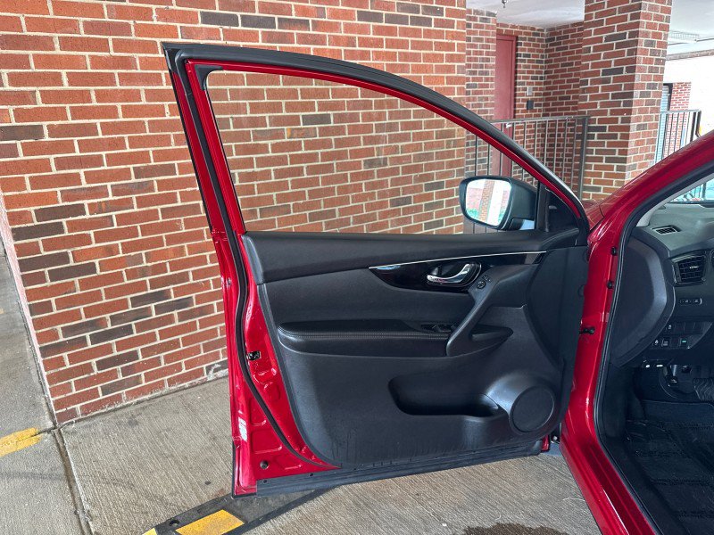Used 2018 Nissan Rogue Sport SL AWD/4WD image 8