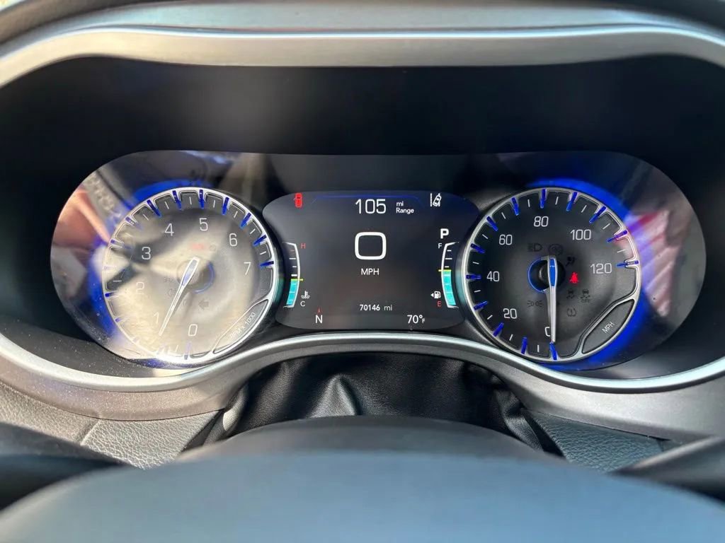 Used 2024 Chrysler Pacifica Touring-L FWD image 13