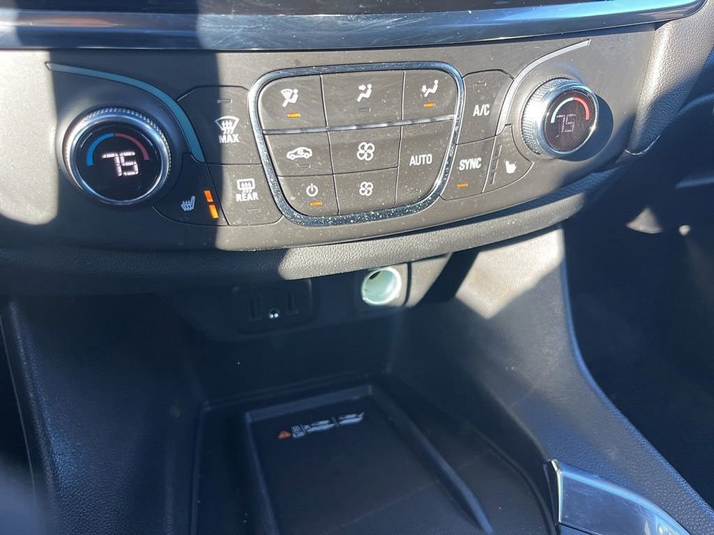 Used 2023 Chevrolet Traverse LT image 41