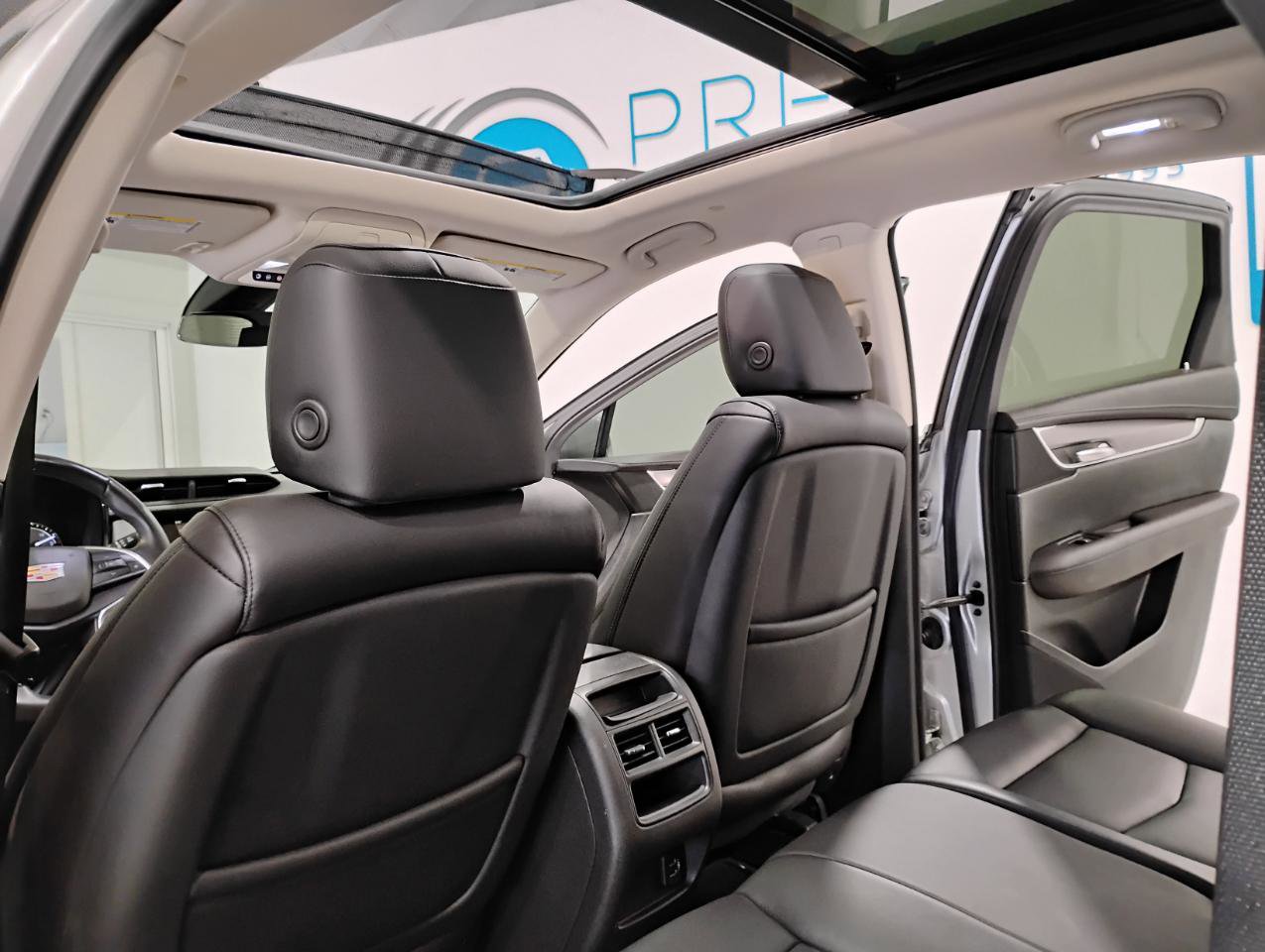 Used 2018 Cadillac XT5 Luxury w/ Driver Awareness Package image 15