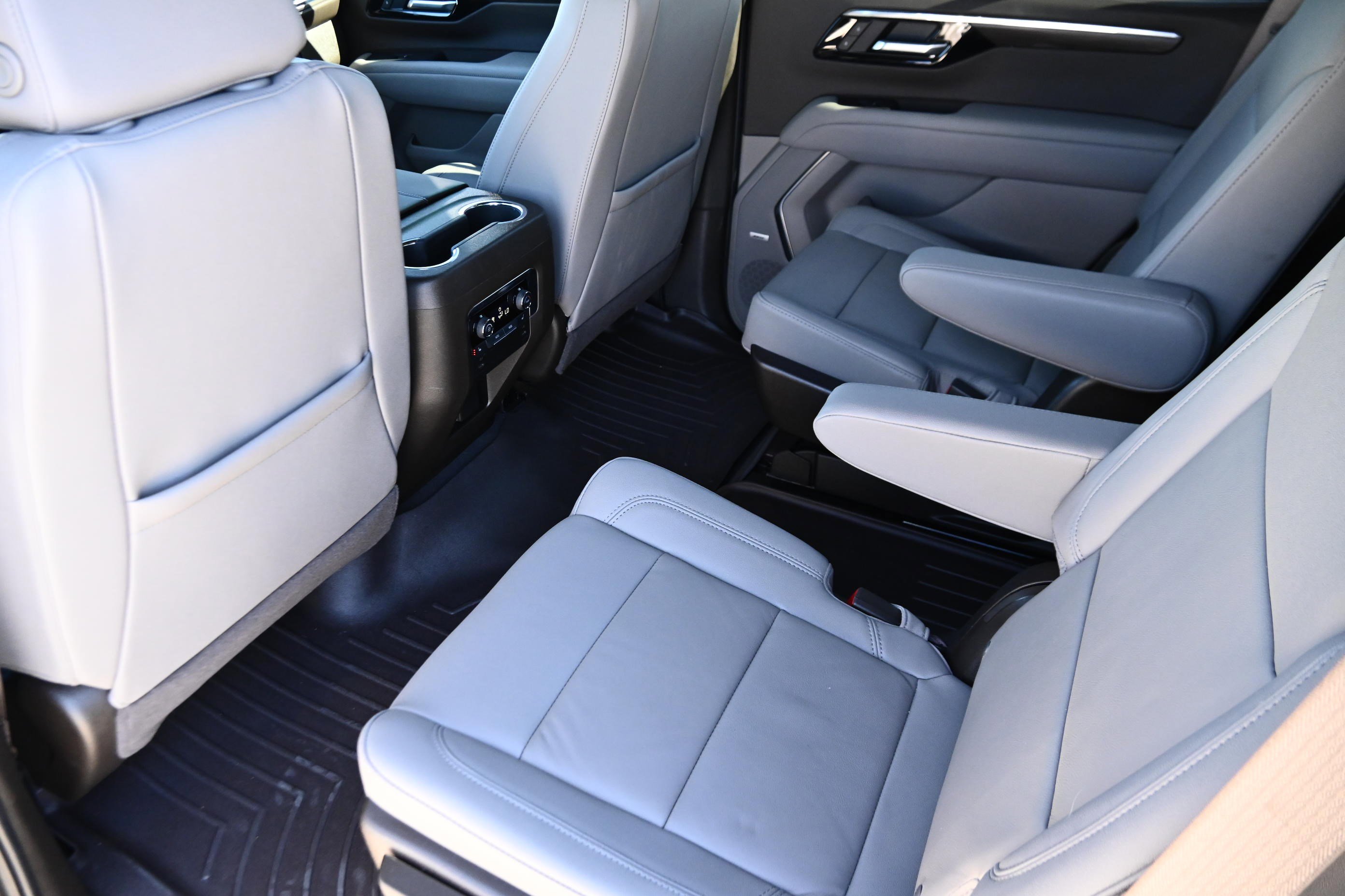 Used 2025 Chevrolet Tahoe LT w/ Comfort Package image 9