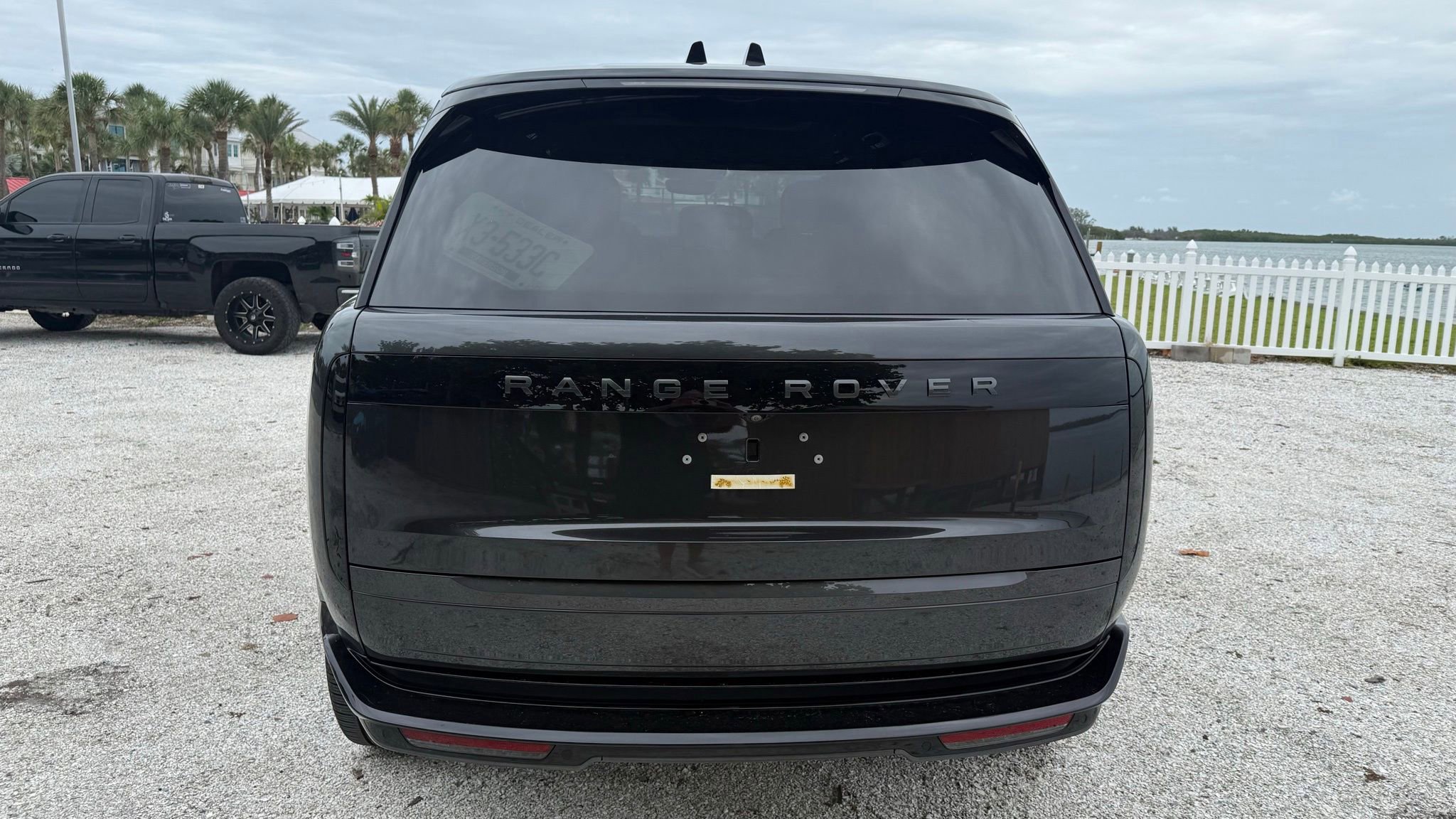 Used 2025 Land Rover Range Rover SE AWD/4WD image 3