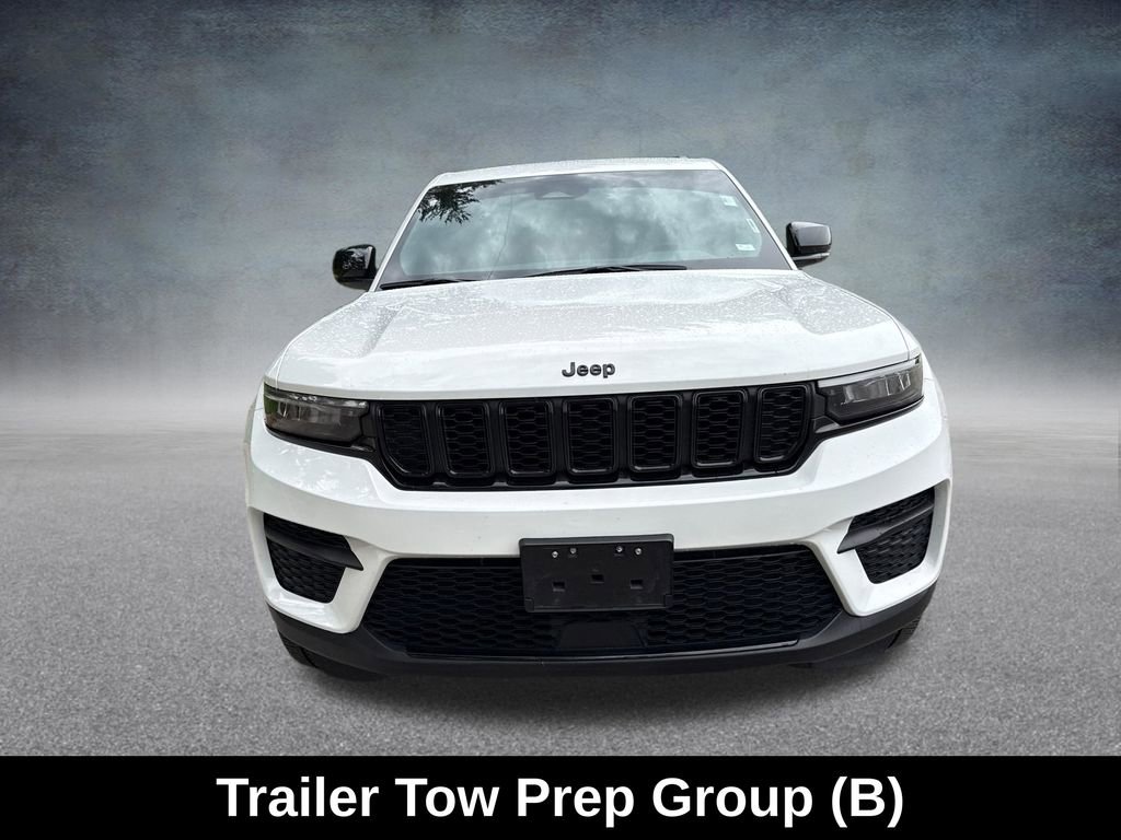 Used 2022 Jeep Grand Cherokee Altitude AWD/4WD image 10