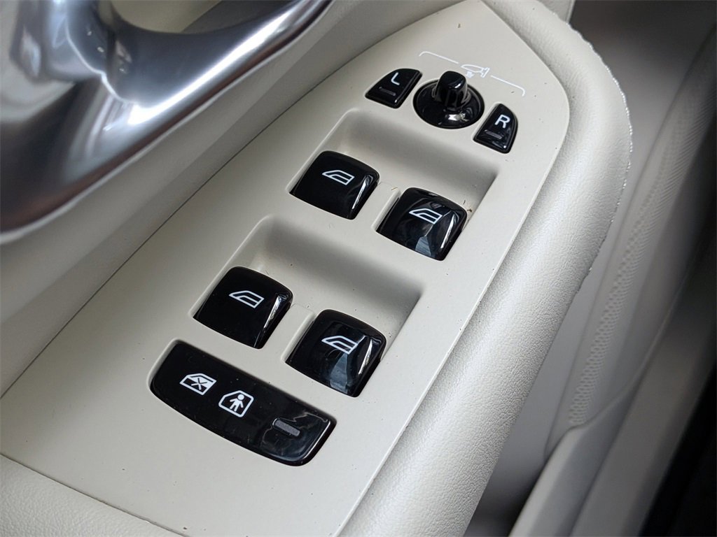 Certified 2024 Volvo XC90 B6 Plus w/ Protection Package Premier image 27