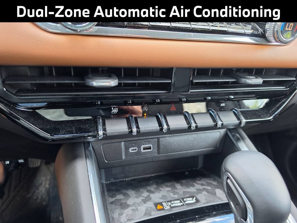 Used 2024 GMC Canyon AT4 w/ AT4 Premium Package AWD/4WD image 14