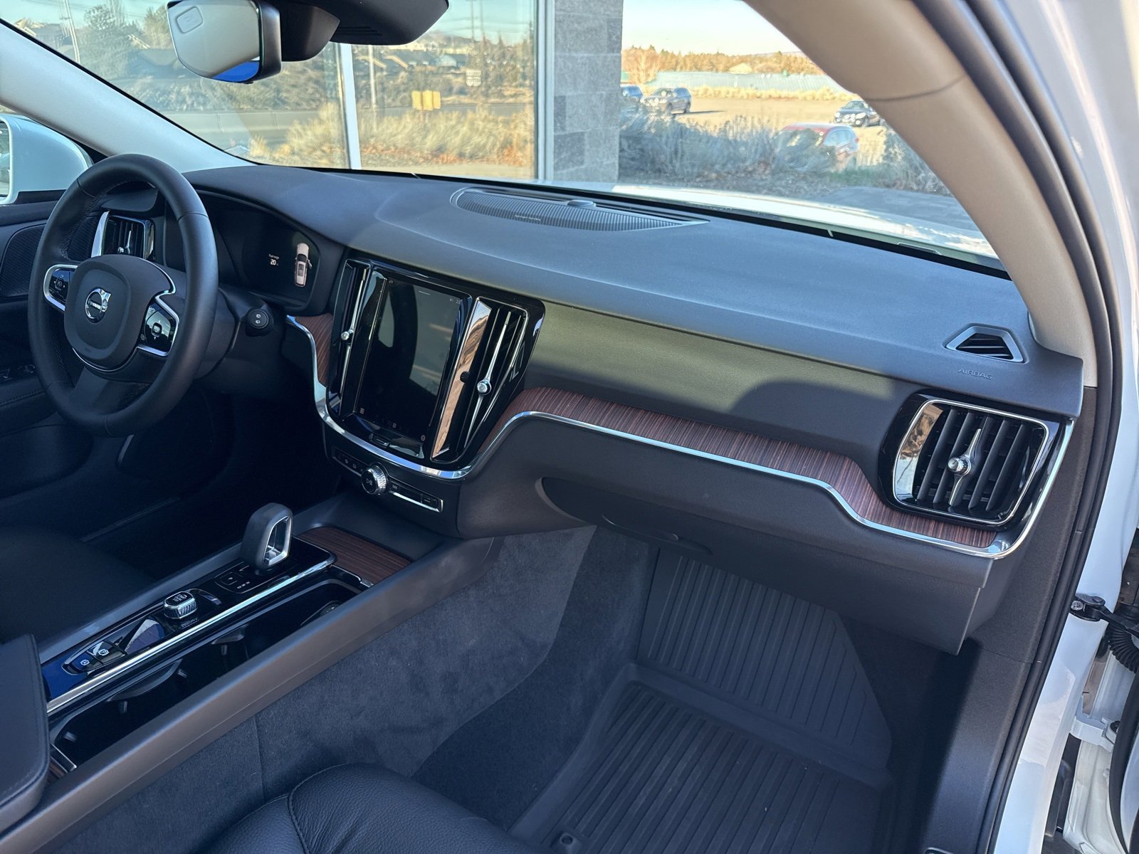 Used 2024 Volvo V60 B5 Cross Country Plus image 12