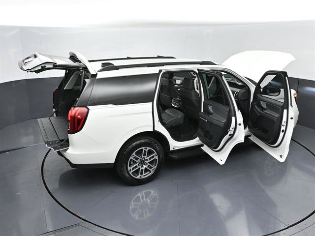 Certified 2026 Ford Expedition Active AWD/4WD image 49