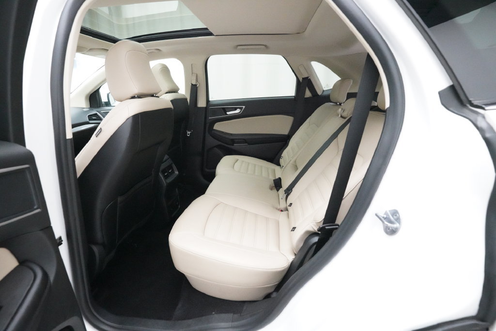 Used 2024 Ford Edge SEL w/ Convenience Package AWD/4WD image 16