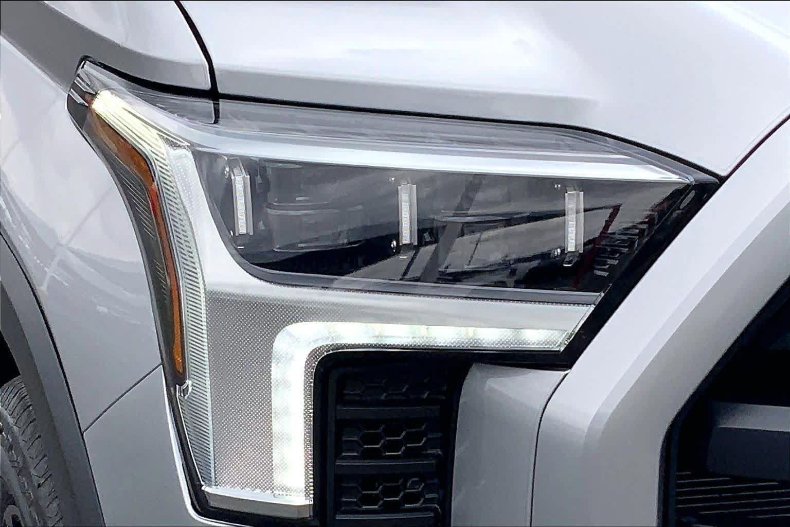 Used 2024 Toyota Tundra Limited AWD/4WD image 28