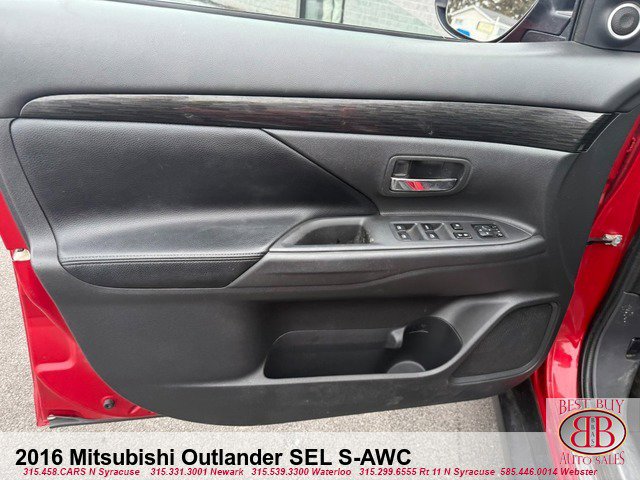 Used 2016 Mitsubishi Outlander SEL image 16