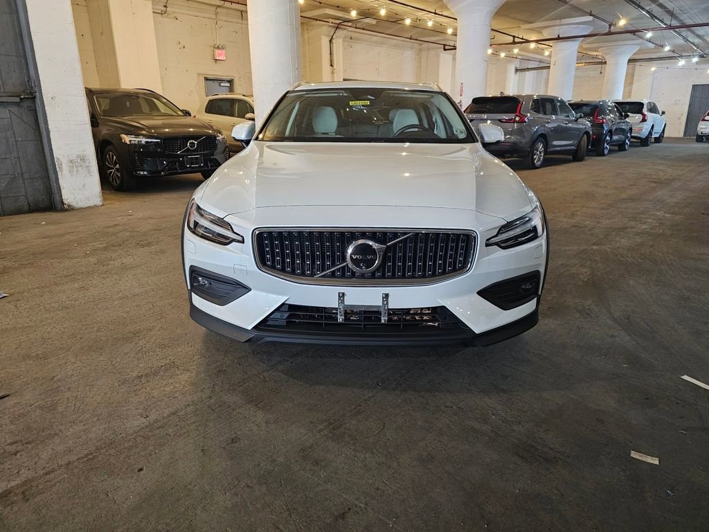 Certified 2024 Volvo V60 B5 Cross Country Plus image 6