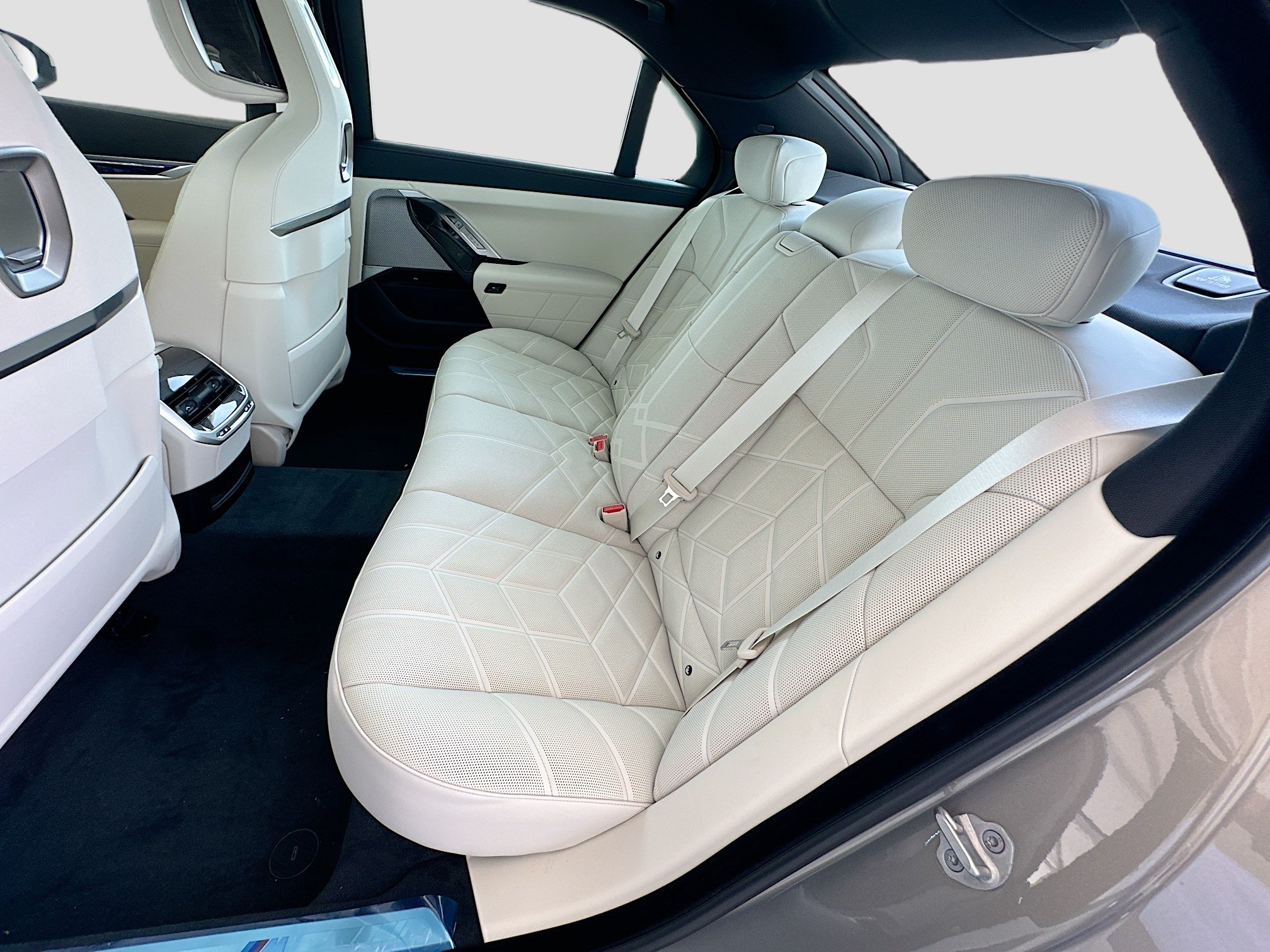 New 2026 BMW 750e xDrive AWD/4WD image 20