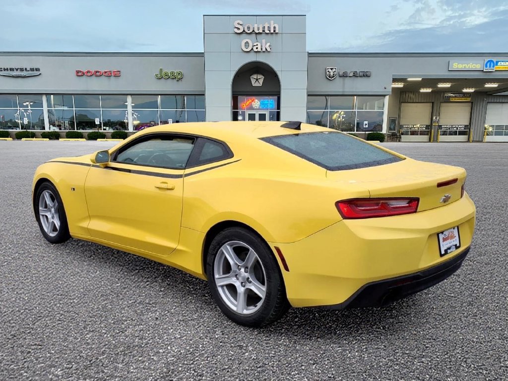Used 2017 Chevrolet Camaro LT RWD image 4