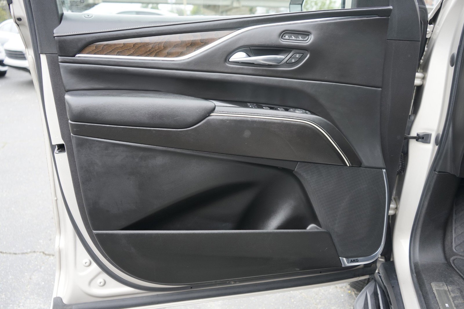 Used 2021 Cadillac Escalade Premium Luxury Platinum image 28