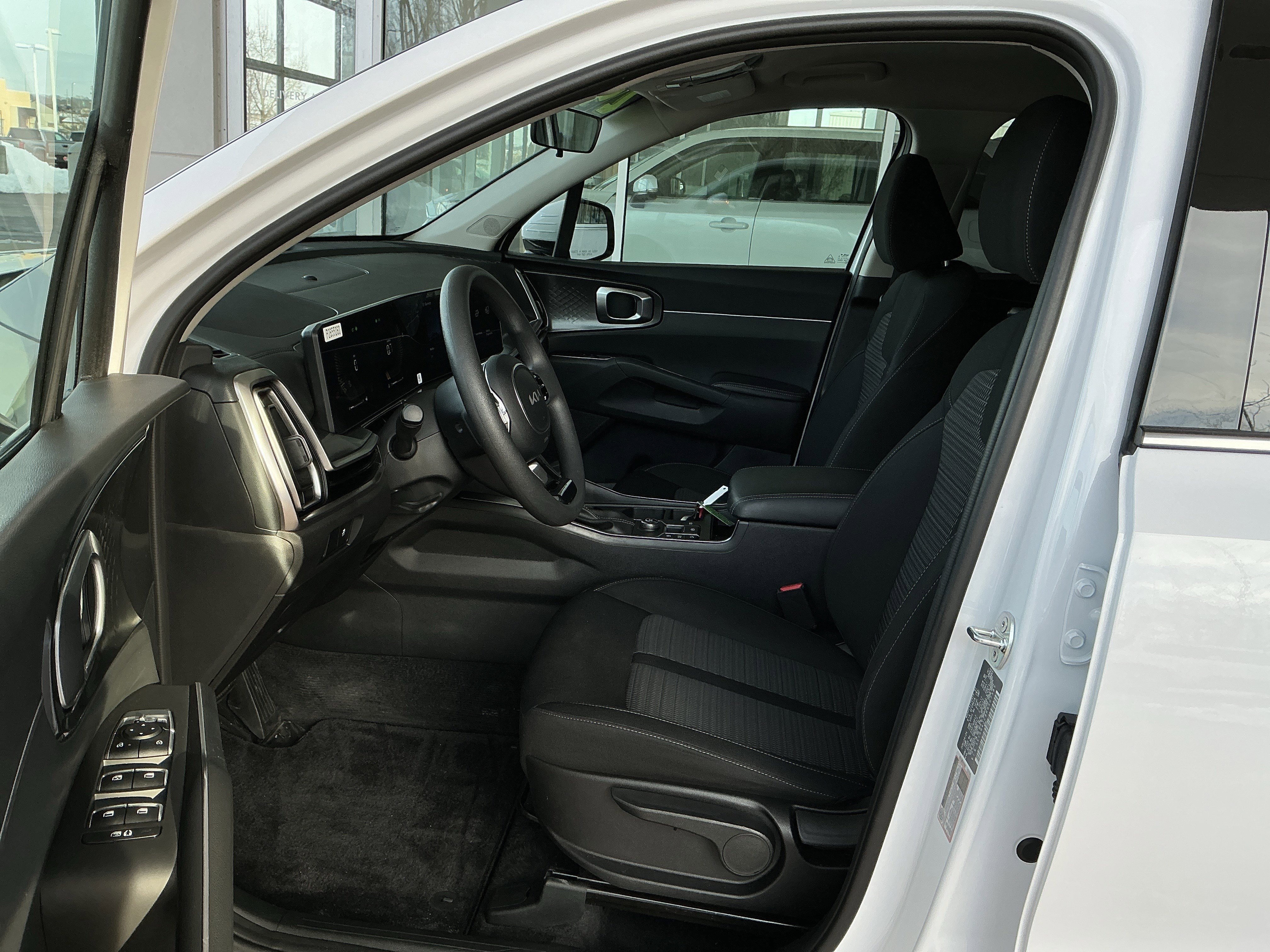 Used 2024 Kia Sorento LX image 7