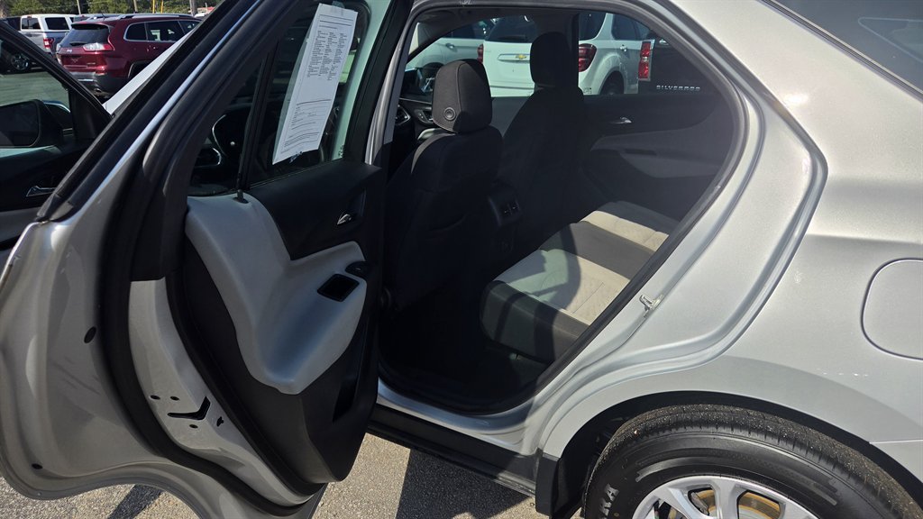 Used 2019 Chevrolet Equinox LS FWD image 12