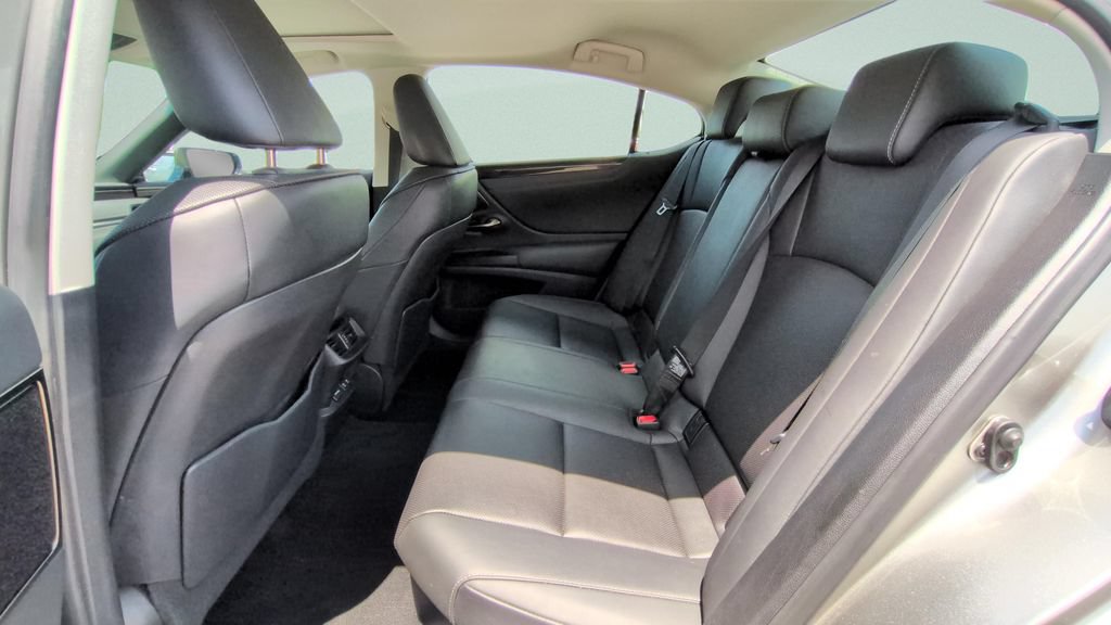 Used 2021 Lexus ES 300h w/ Premium Package FWD image 12
