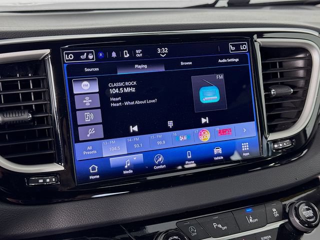 Used 2024 Chrysler Pacifica Touring-L FWD image 14