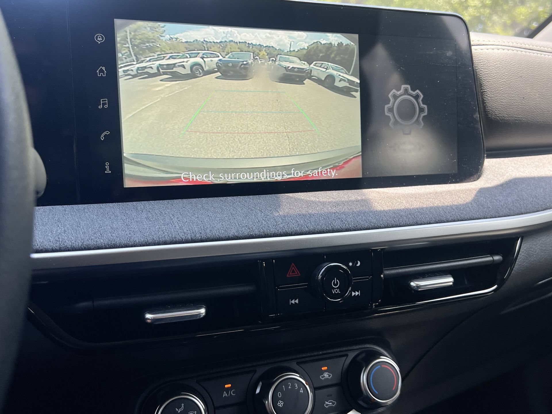 Used 2025 Nissan Kicks SV FWD image 5