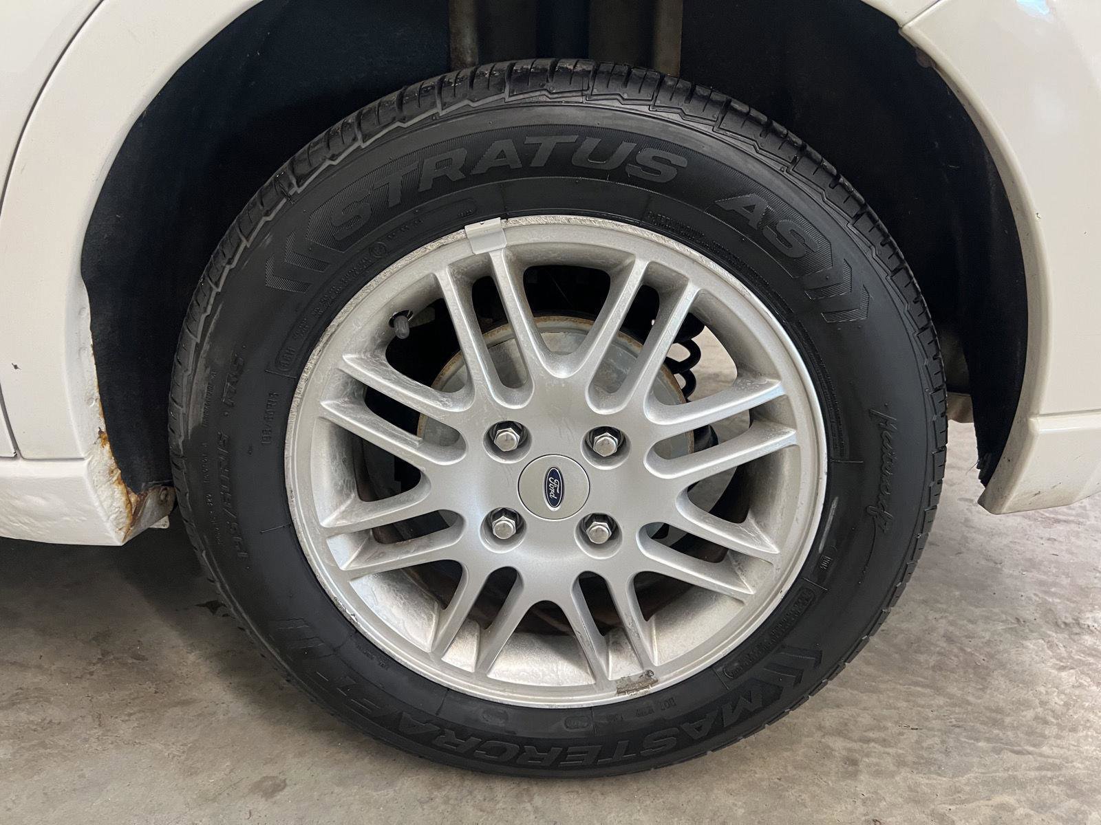 Used 2010 Ford Focus SE image 36