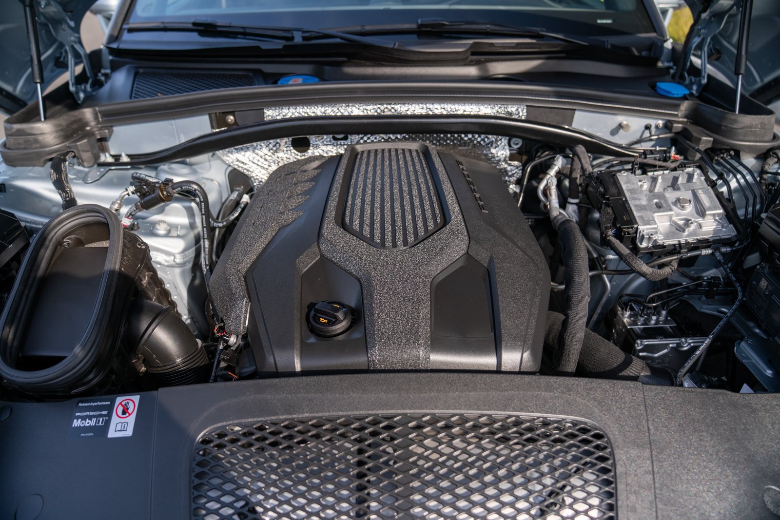 Certified 2026 Porsche Macan AWD/4WD image 29