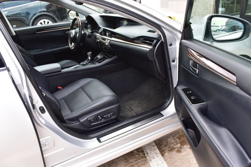 Used 2017 Lexus ES 350 w/ Premium Package FWD image 18
