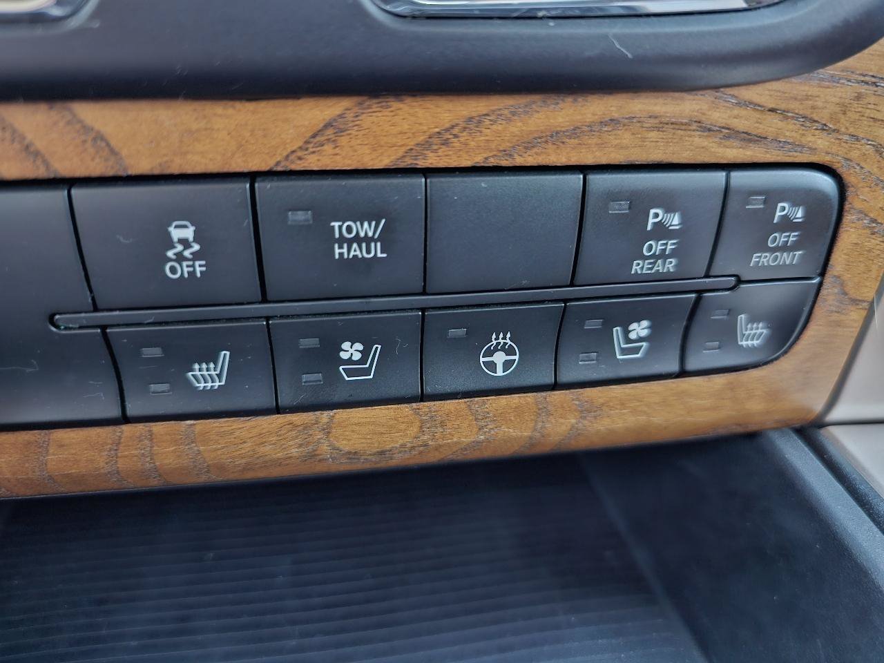 Used 2015 RAM 1500 Laramie Longhorn w/ Convenience Group AWD/4WD image 66