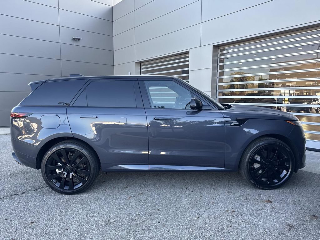 New 2026 Land Rover Range Rover Sport Dynamic SE AWD/4WD image 9
