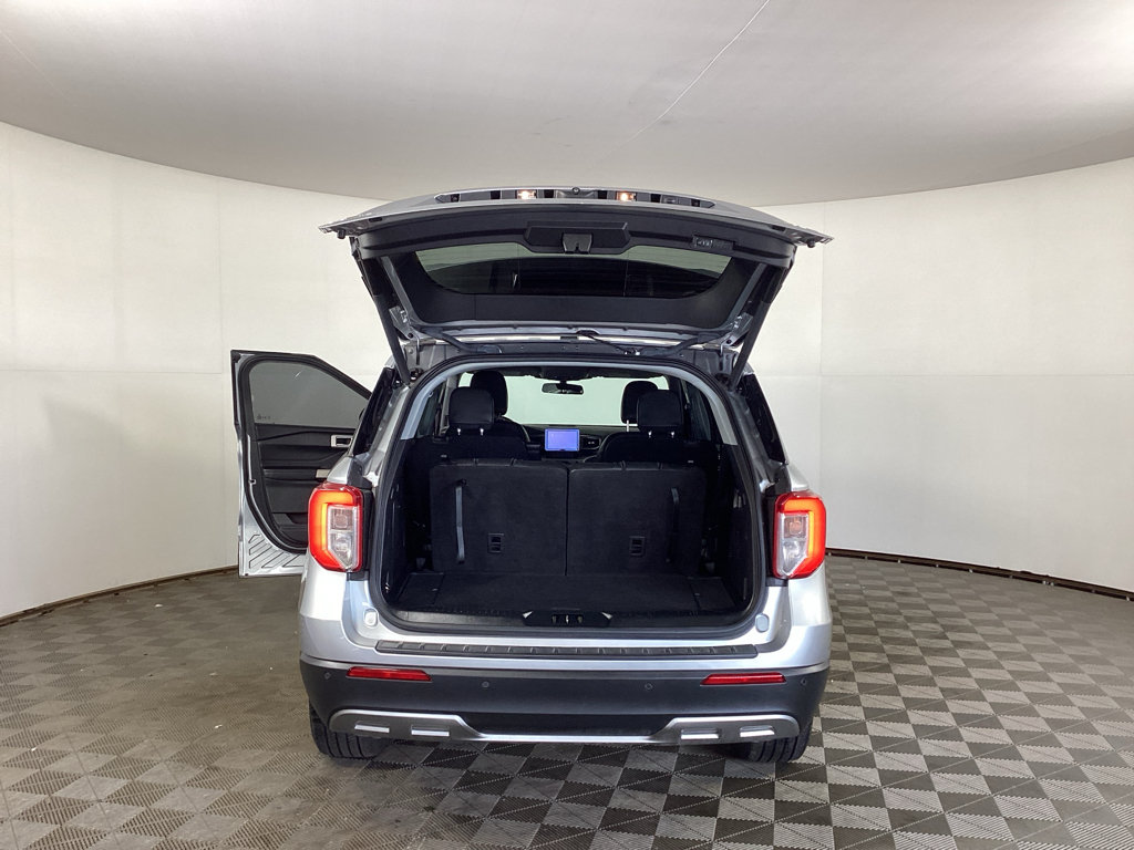 Used 2022 Ford Explorer XLT w/ Equipment Group 202A AWD/4WD image 36