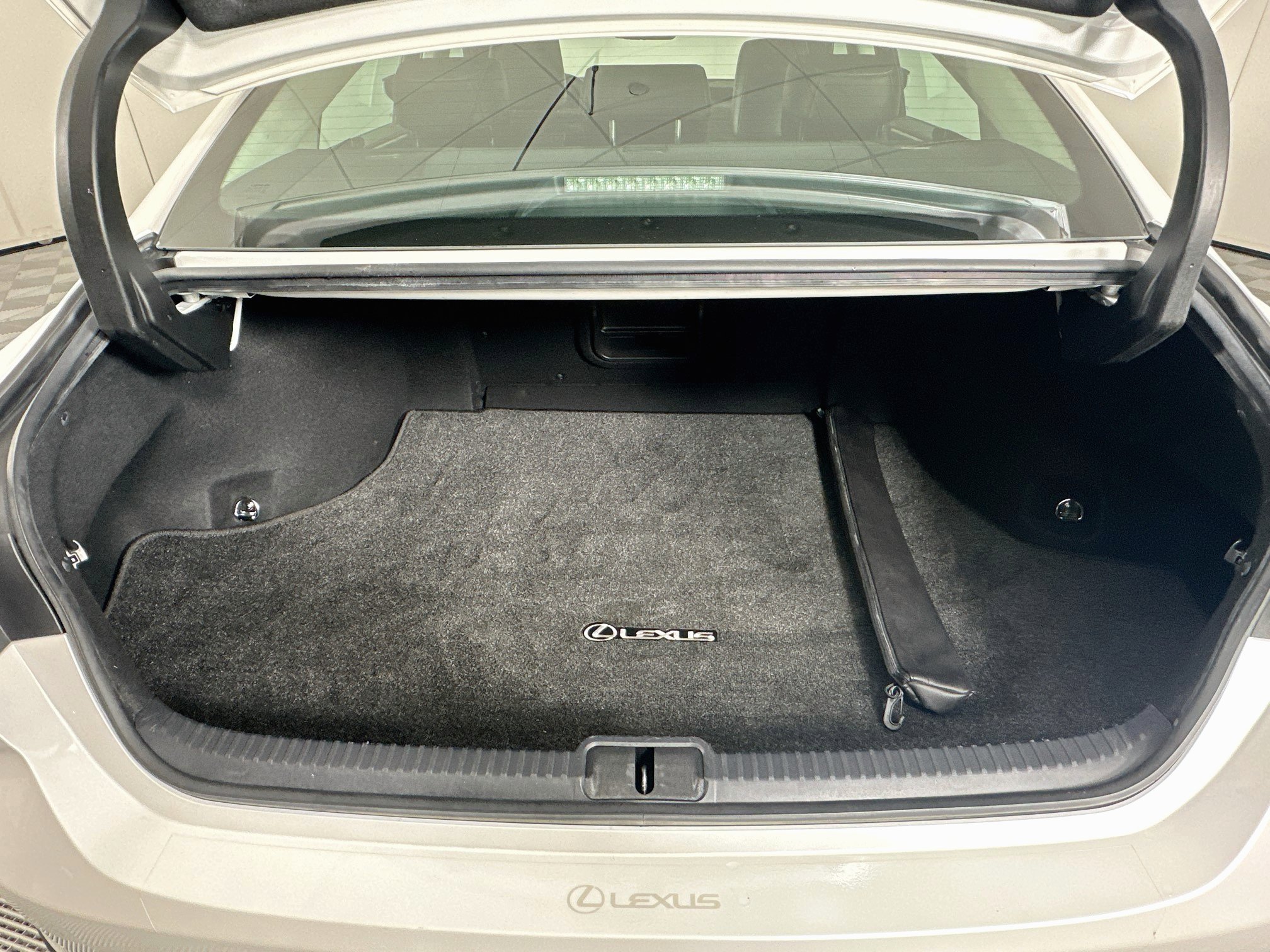 Used 2022 Lexus ES 300h w/ Premium Package FWD image 30