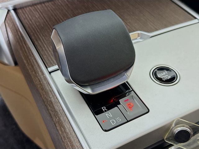 New 2026 Land Rover Range Rover Long Wheelbase SE image 19