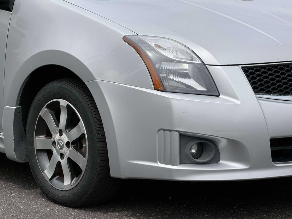 Used 2012 Nissan Sentra 2.0 SR w/ Special Edition Pkg FWD image 4