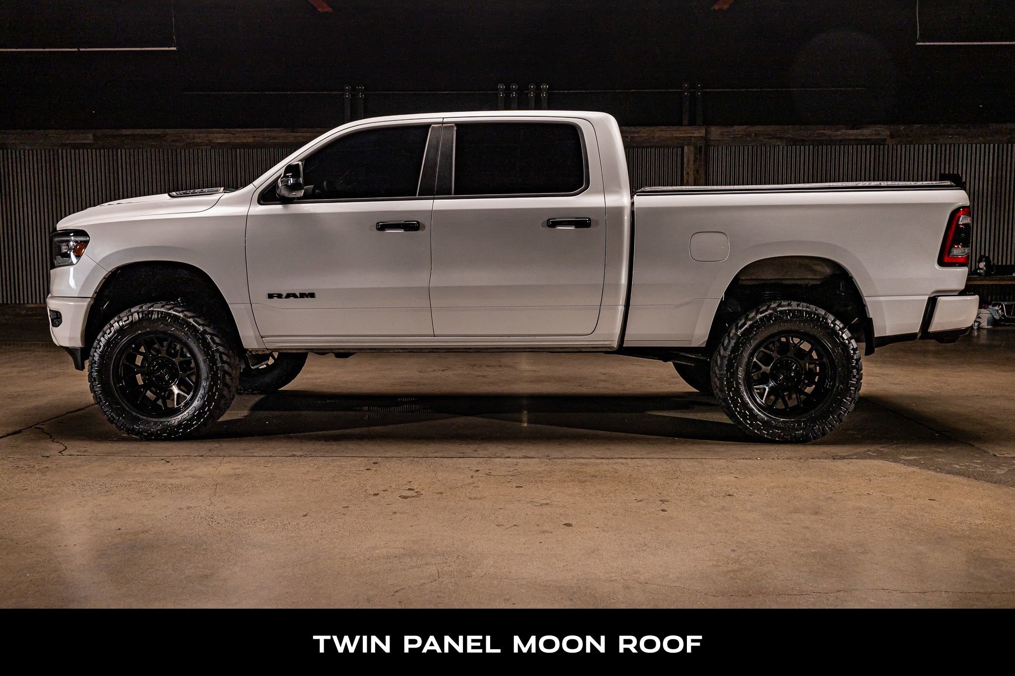 Used 2024 RAM 1500 Laramie AWD/4WD image 6
