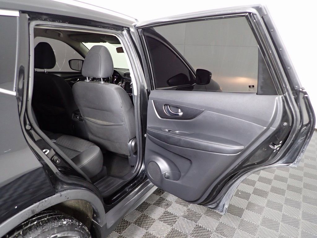 Used 2020 Nissan Rogue SV image 37