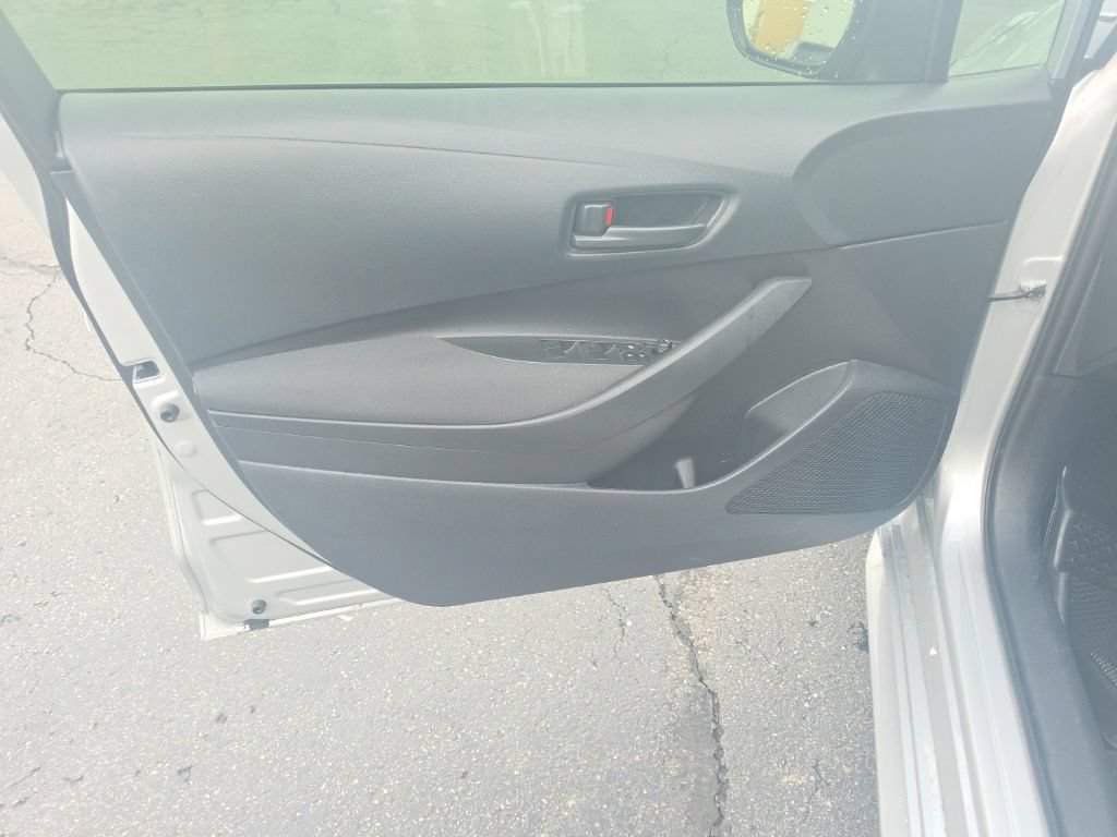 Used 2025 Toyota Corolla LE FWD image 12