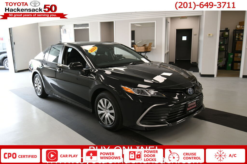 Used 2022 Toyota Camry LE image 1