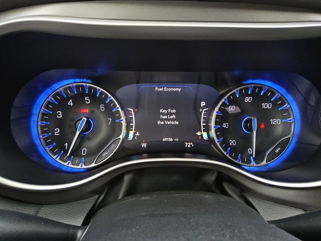 Certified 2023 Chrysler Pacifica Touring-L FWD image 28