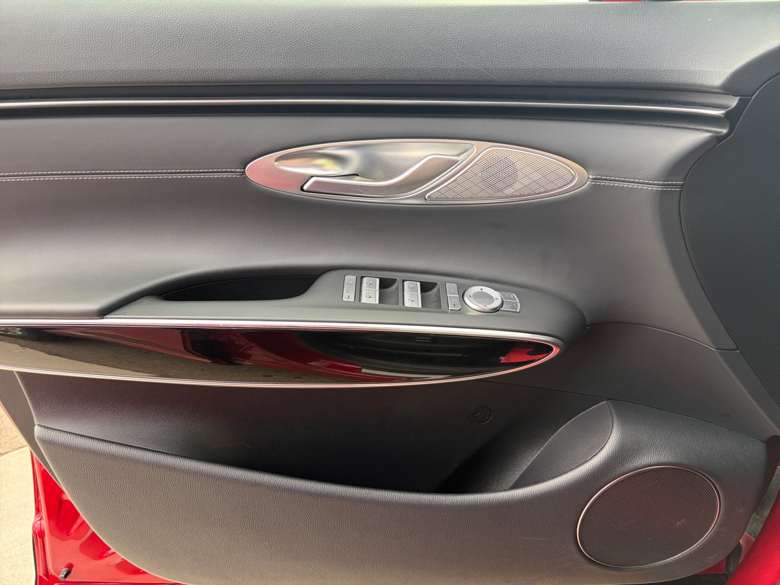 Used 2025 Genesis GV70 2.5T AWD/4WD image 13
