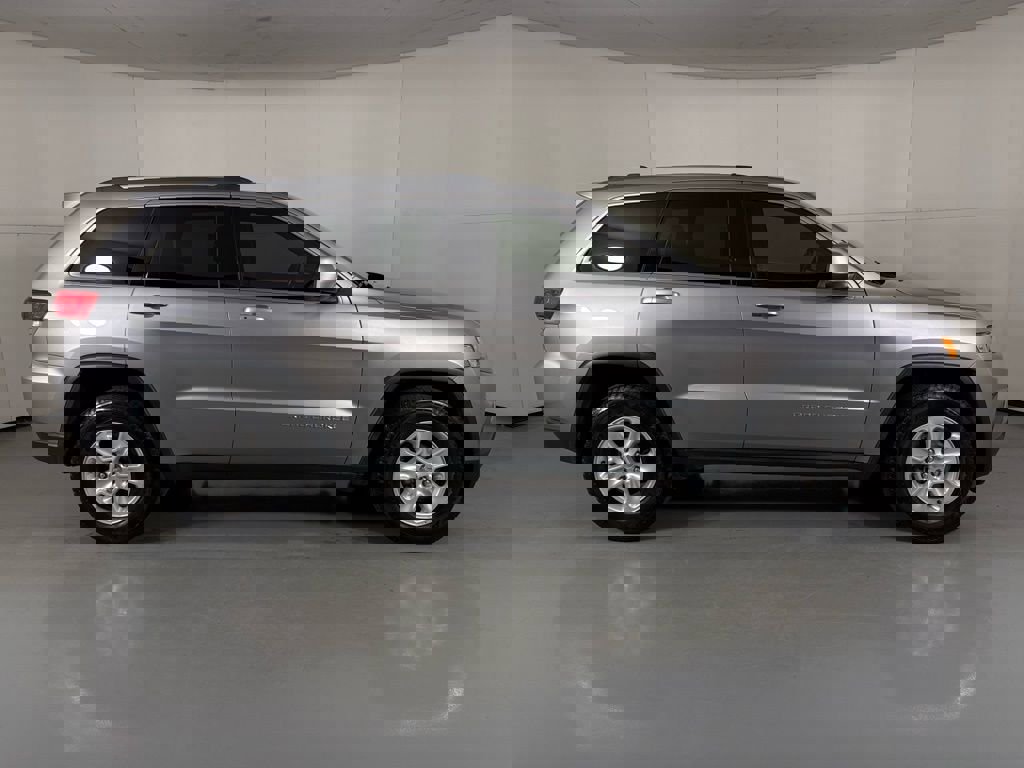 Used 2016 Jeep Grand Cherokee Laredo w/ Quick Order Package 23E image 9