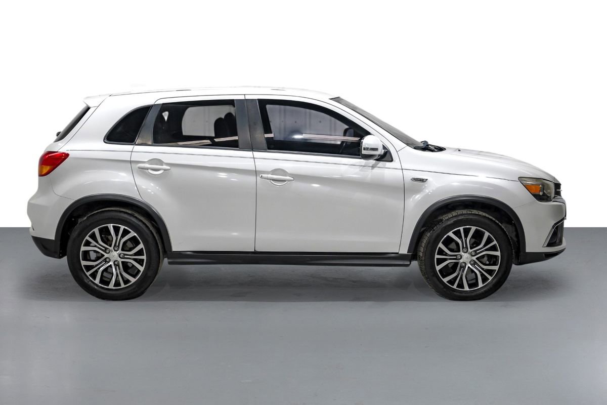 Used 2018 Mitsubishi Outlander Sport SE FWD image 5