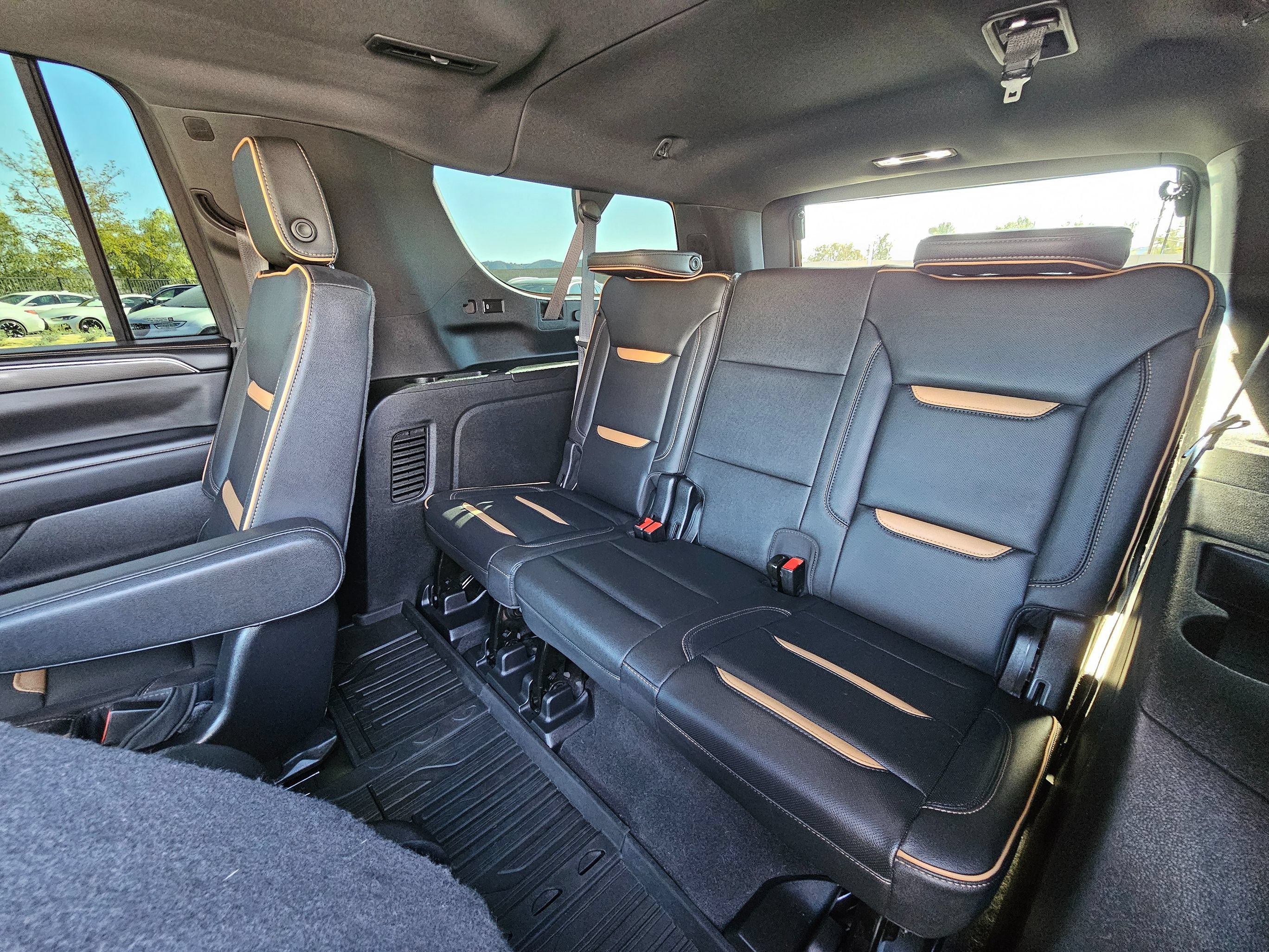 Used 2022 GMC Yukon XL AT4 w/ Technology Package AWD/4WD image 29