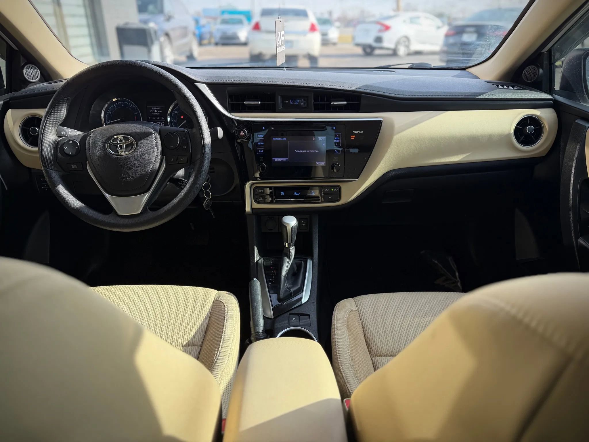 Used 2017 Toyota Corolla SE image 9