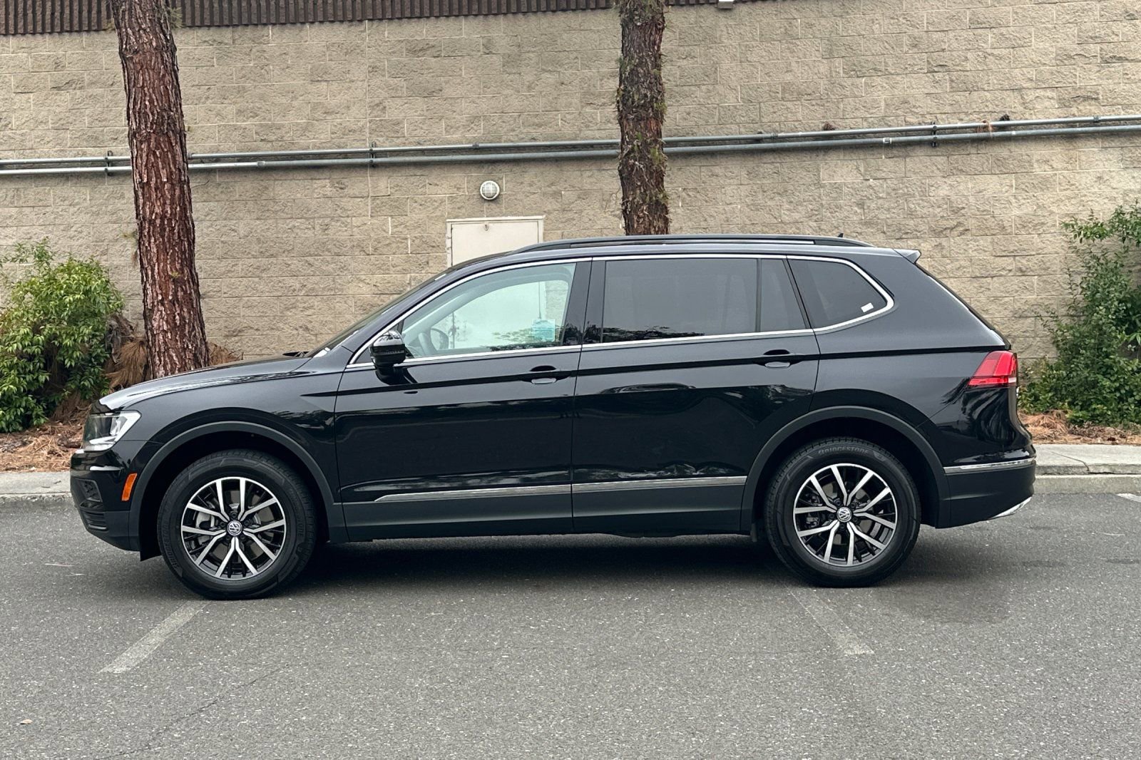 Used 2021 Volkswagen Tiguan SE AWD/4WD image 6
