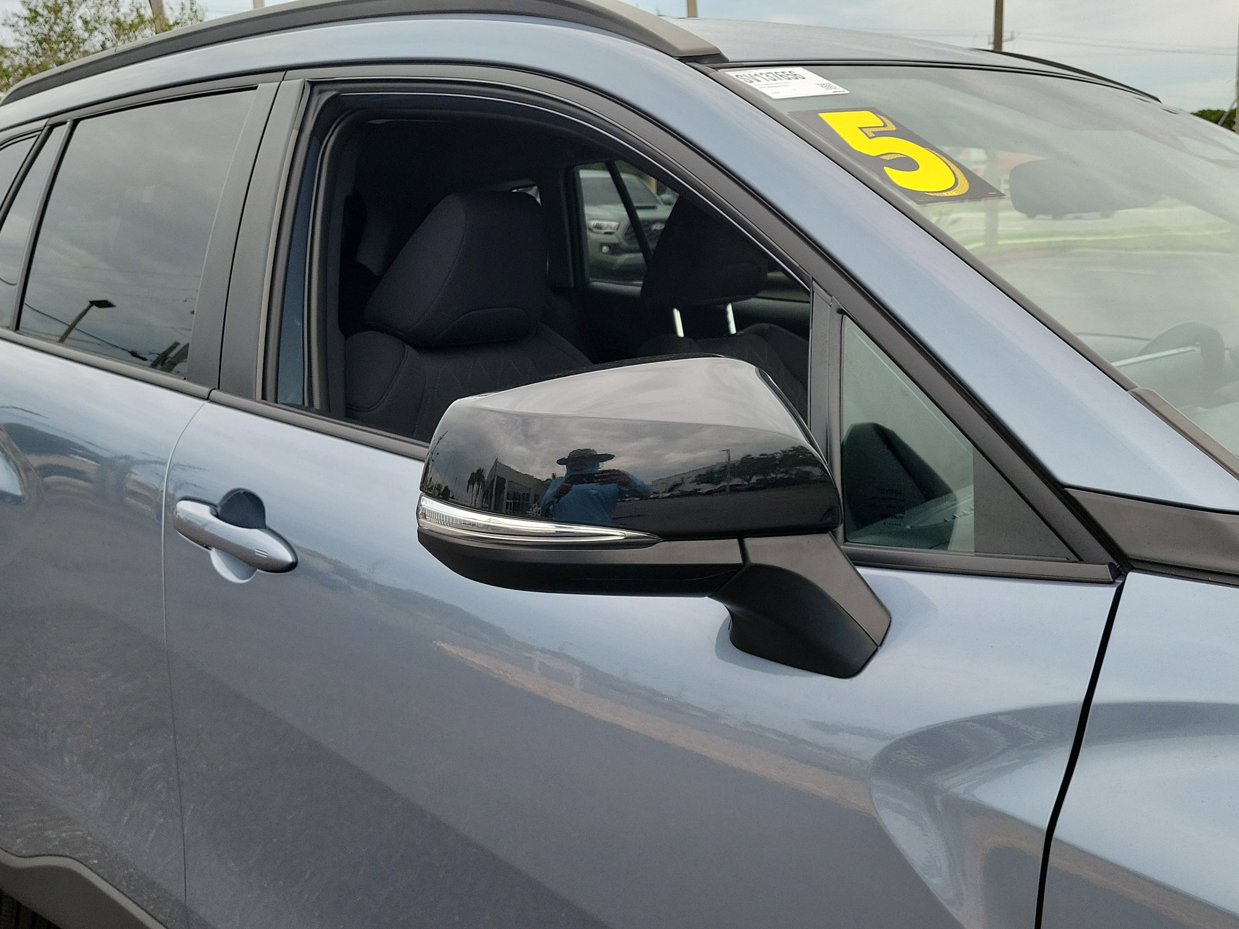 Certified 2025 Toyota Corolla Cross LE FWD image 9