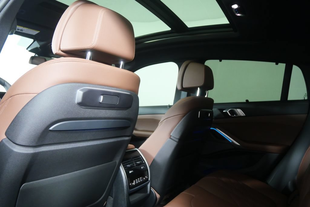 Used 2027 BMW X6 xDrive40i w/ Executive Package AWD/4WD image 17